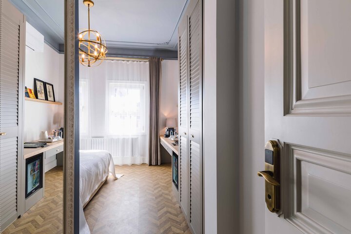 Room 11 of 54