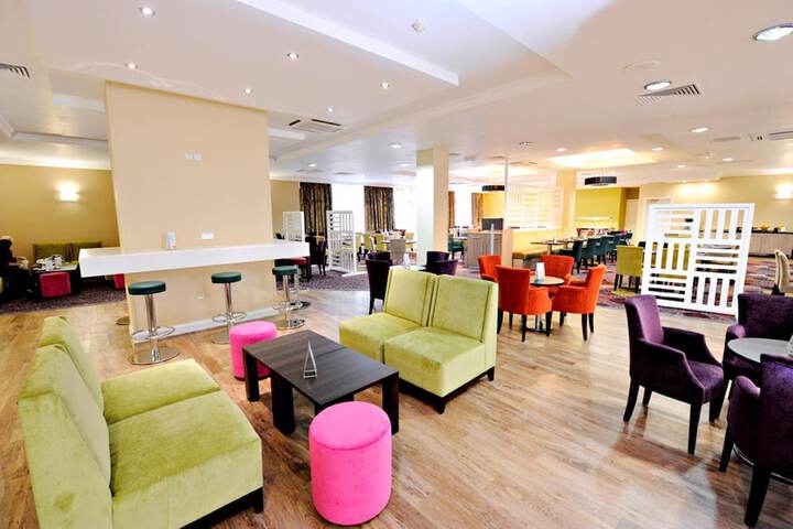 Entrance & Lobby