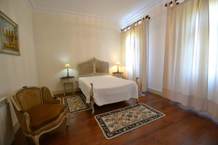 Room 10 of 35