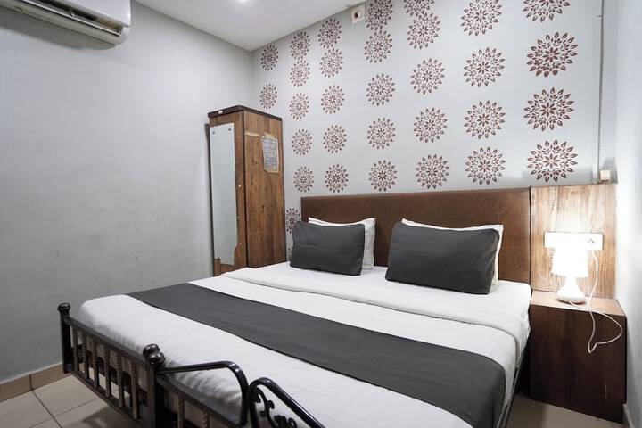 Room 5 of 15