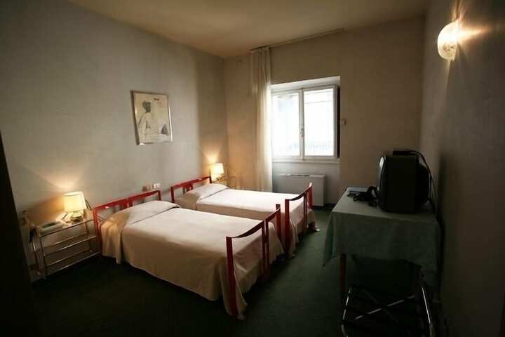 Room 15 of 44