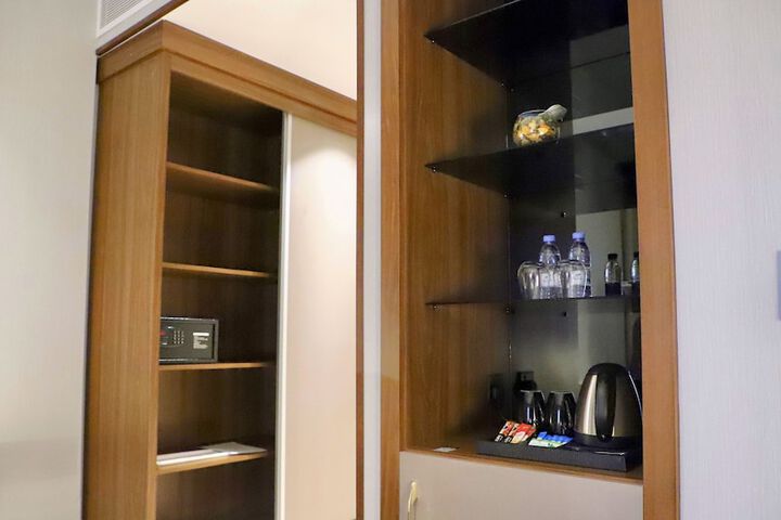 Room 9 of 82
