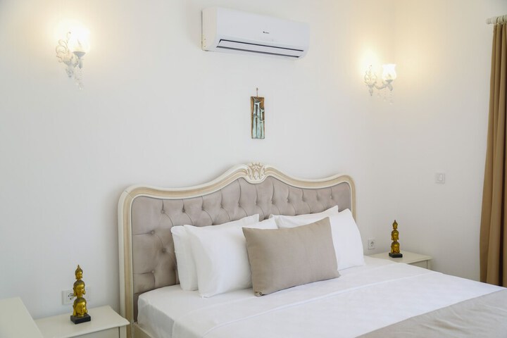Room 11 of 24
