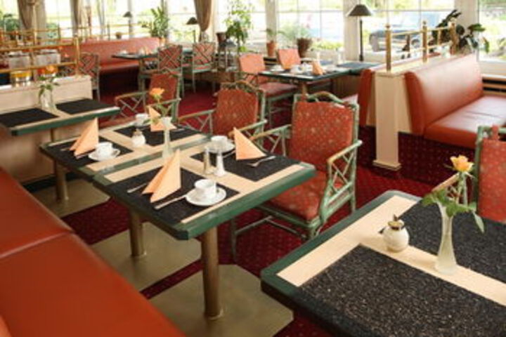 Dining 14 of 15