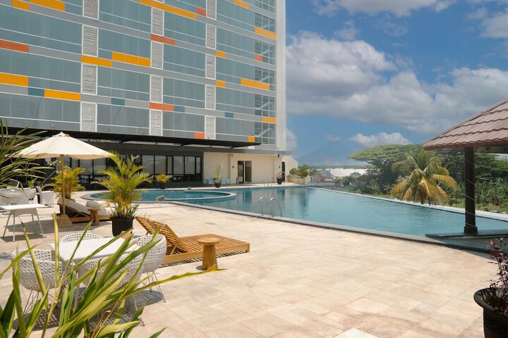 Hotel with Pool