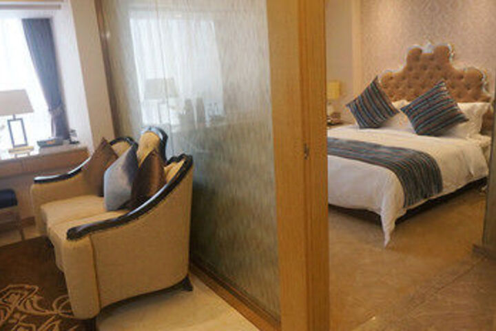 Room 17 of 27