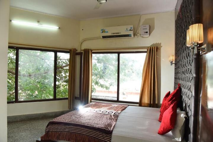 Room 53 of 90