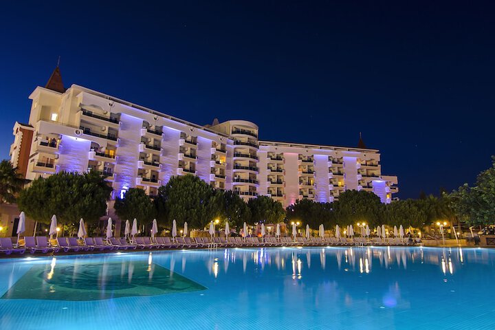 Hotel Pool