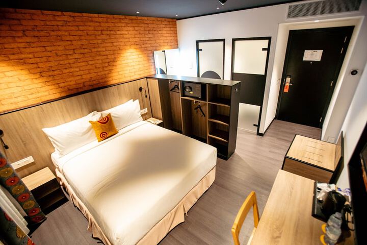 Room 9 of 72