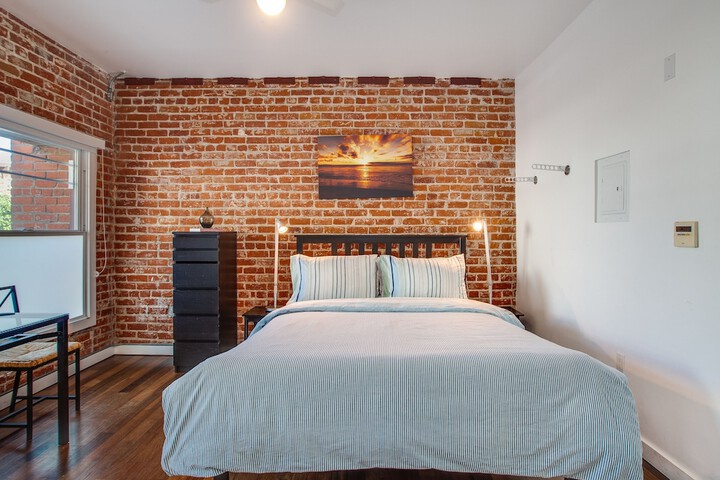 Room 5 of 42