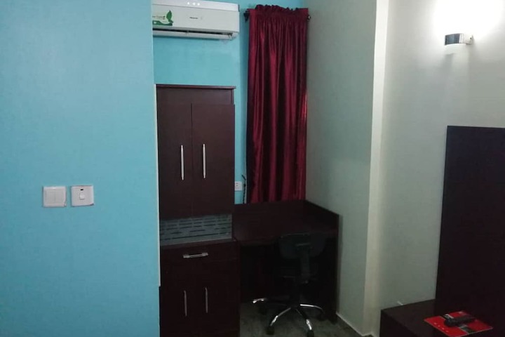 Room 25 of 44