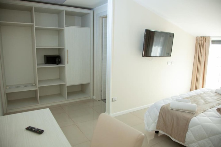 Room 8 of 62