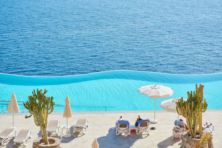 Hotel with Pool