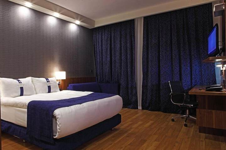 Room 6 of 48