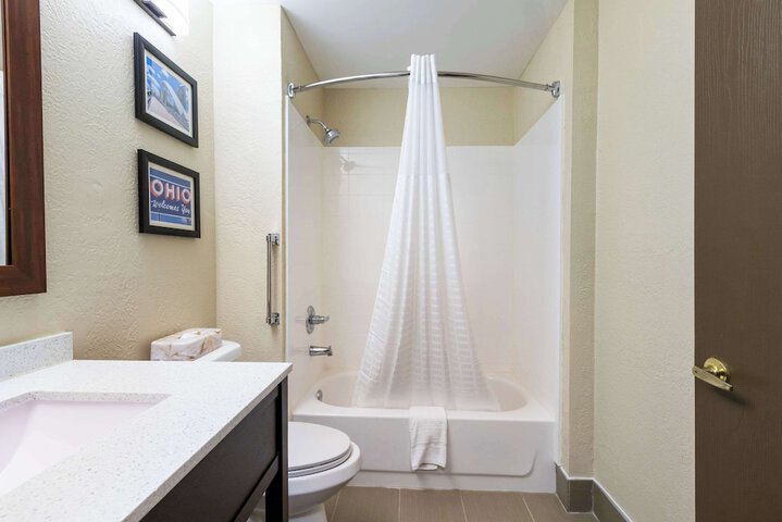 2 Queen Beds Accessible (4 of 20)