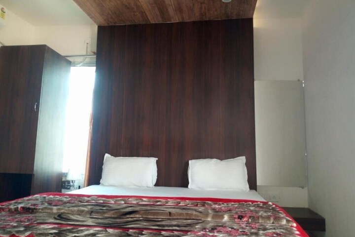 Room 14 of 25