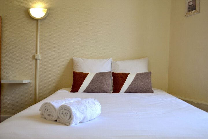 Room 16 of 32