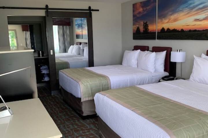 2 Queen Beds (2 of 11)