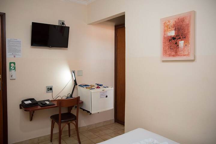Room 12 of 68