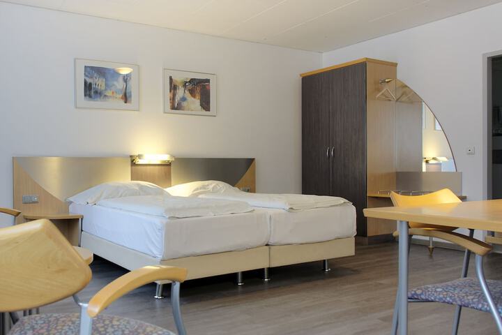 Room 4 of 46