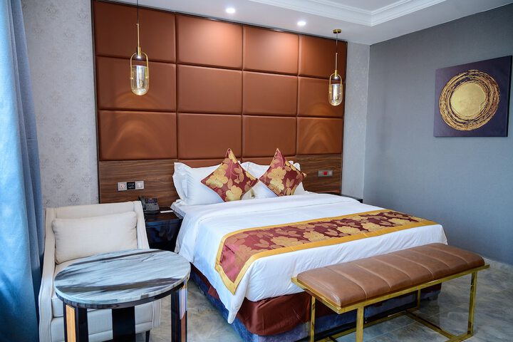 Room 22 of 166