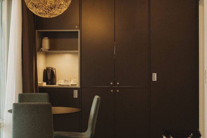 Room 27 of 76