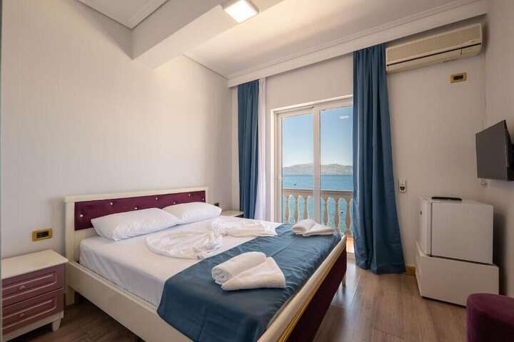 Room 4 of 42