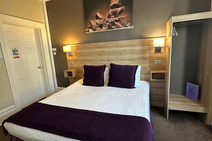Room 52 of 193