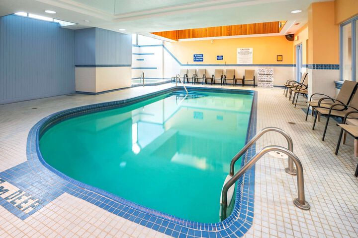 Pool Hotel