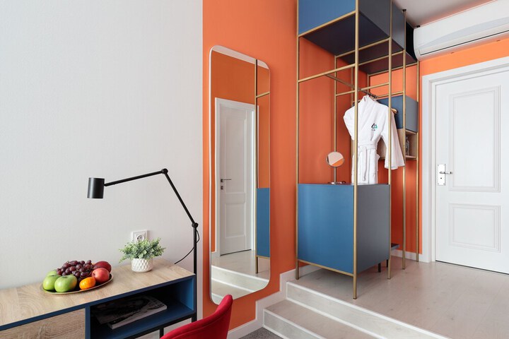Room 3 of 37