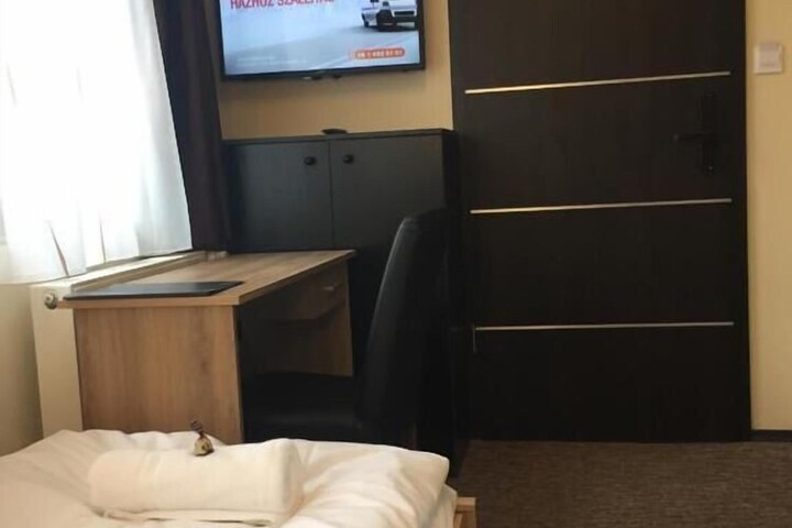 Room 4 of 48