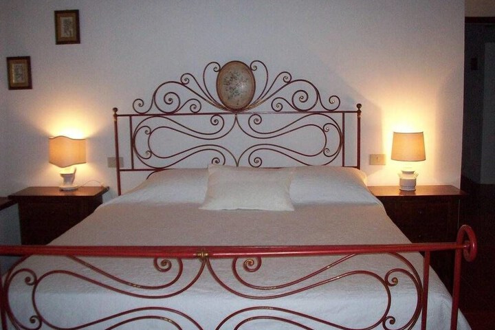 Room 8 of 72