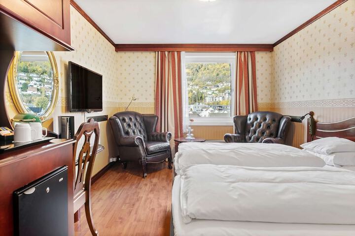 Room 16 of 48