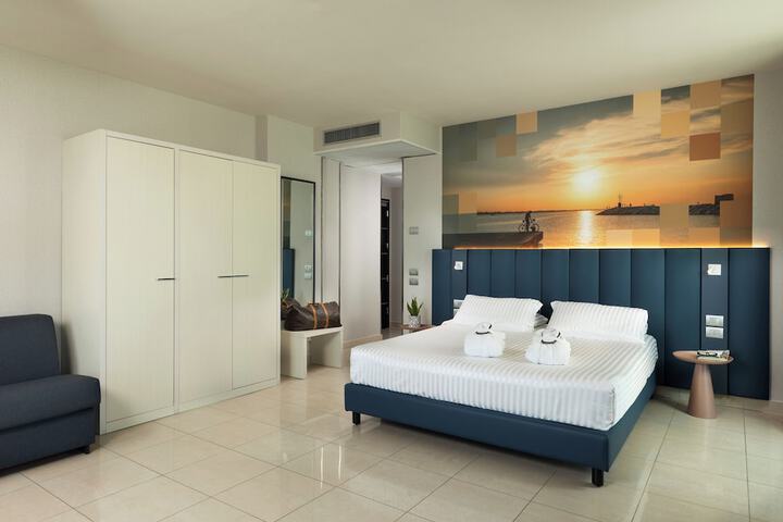 Room 6 of 113
