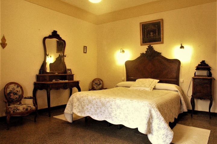 Room 8 of 10