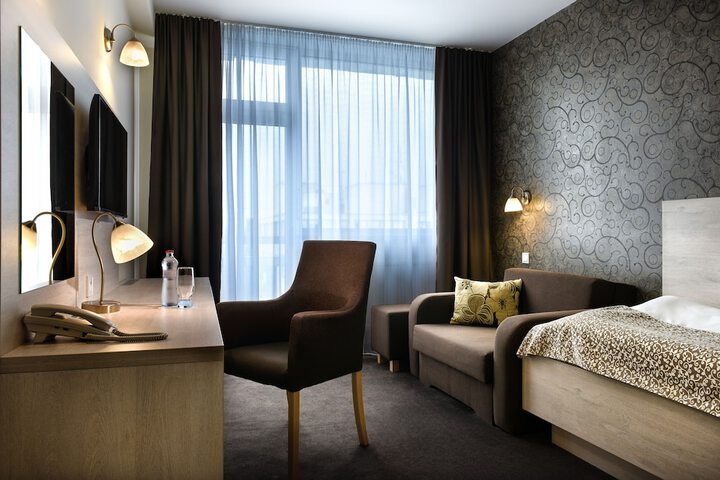 Room 5 of 48