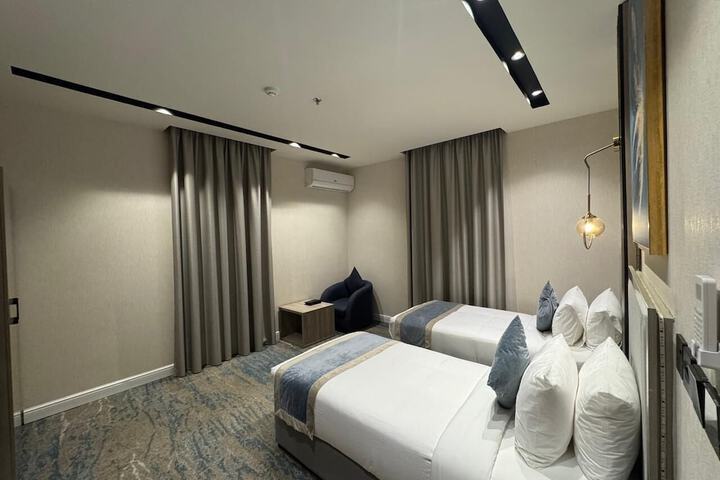 Room 21 of 32