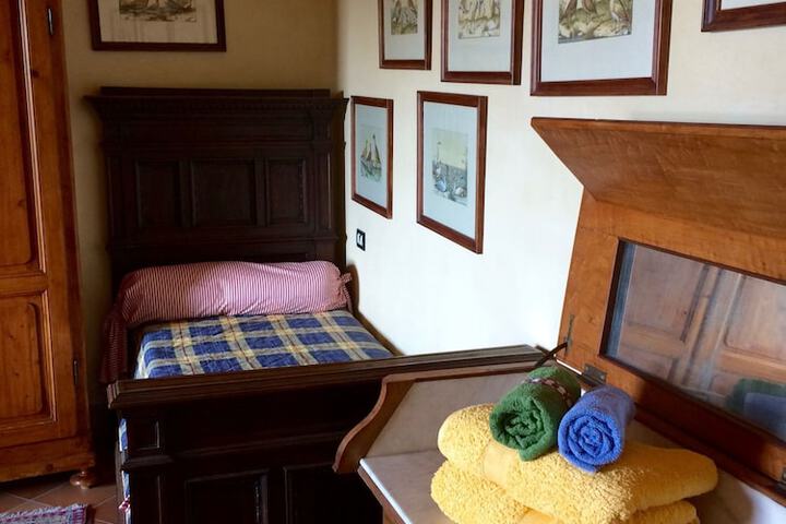 Room 10 of 81