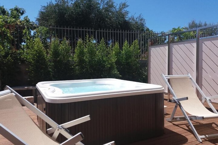 Hot Tub 19 of 43