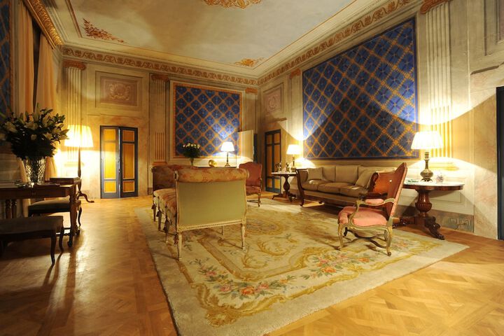 Guest Lobby