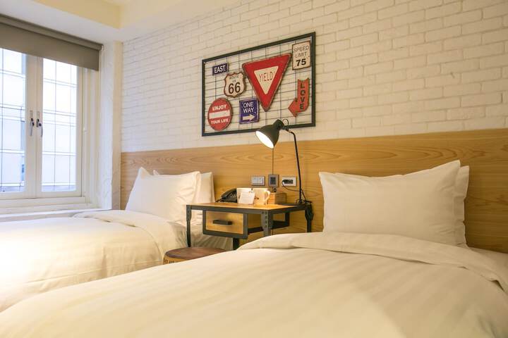 Room 17 of 37