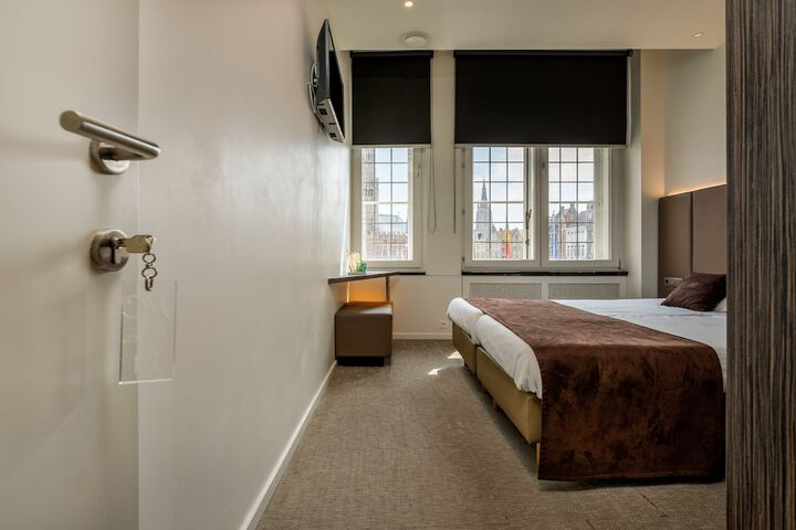 Room 3 of 35