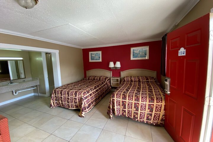Classic Room 2 Double Beds (9 of 10)