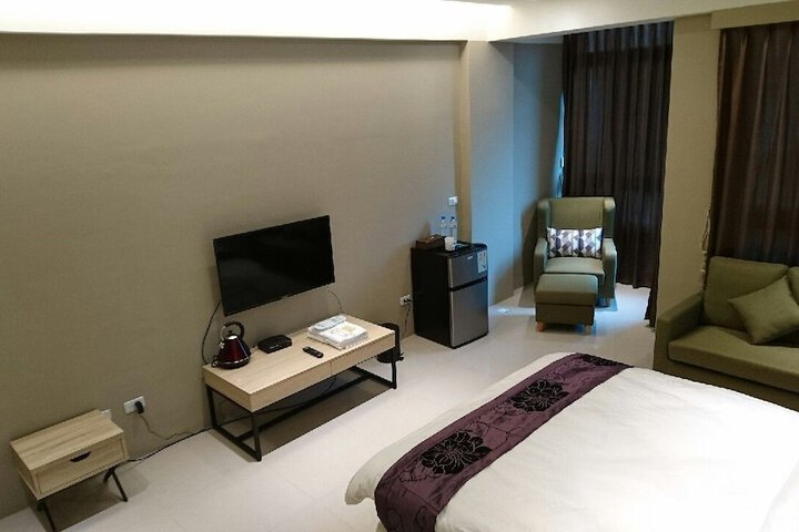 Room 2 of 19