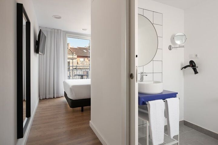 Room 21 of 57