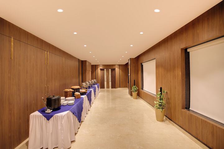 Ballroom/Hall 65 of 70