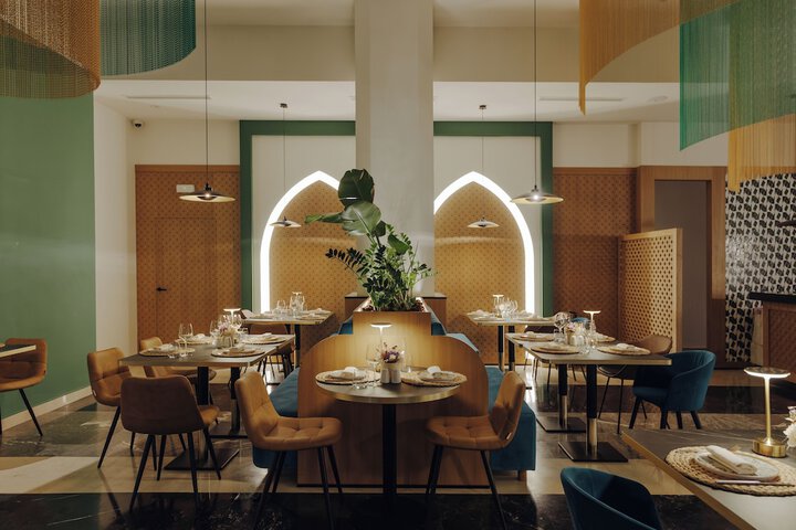Dining 35 of 76
