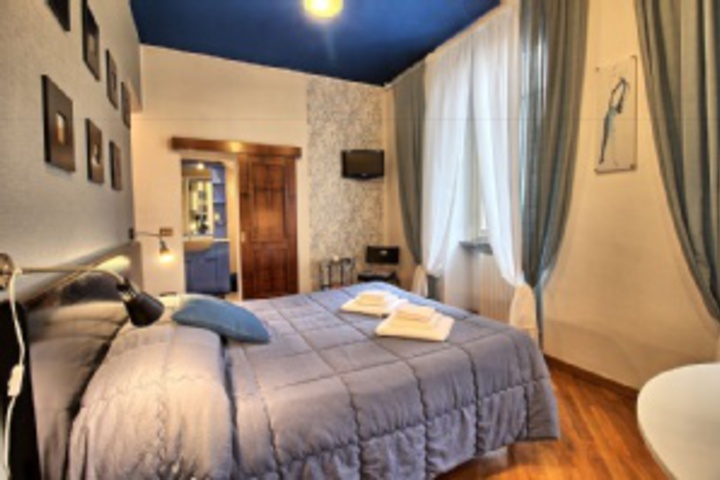 Room 8 of 528