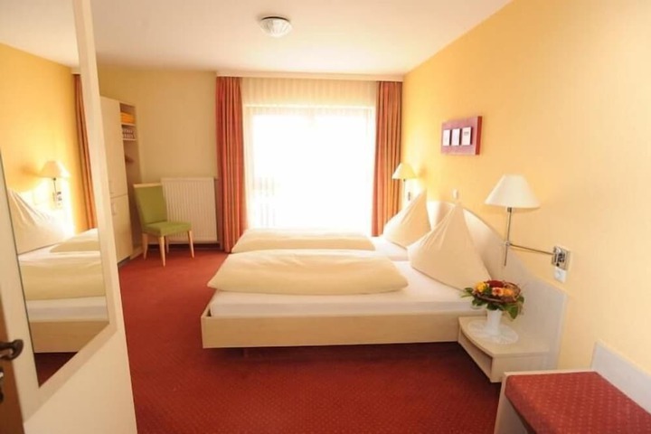 Room 5 of 13