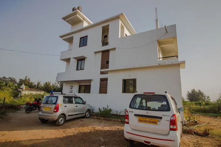 OYO 24768 Home Beach View Studio Morjim